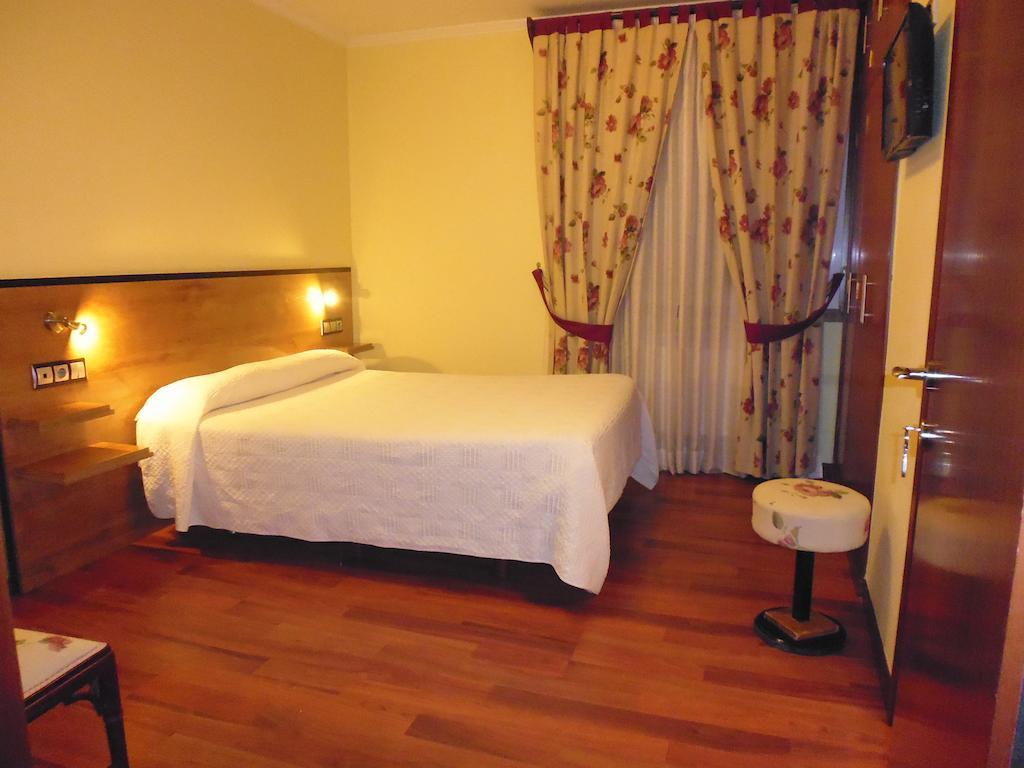 Hotel Cruceiro Do Monte Tui Habitación foto